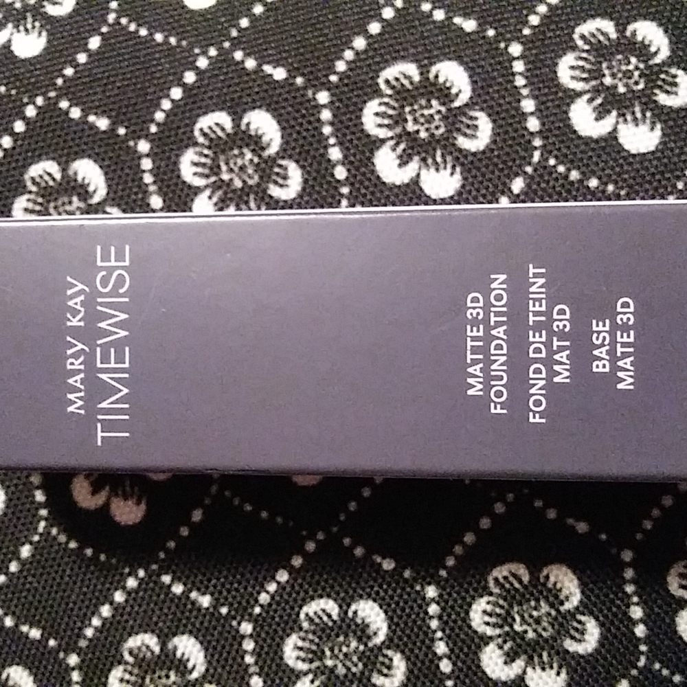 Mary Kay Matte 3D Ivory 140 foundation